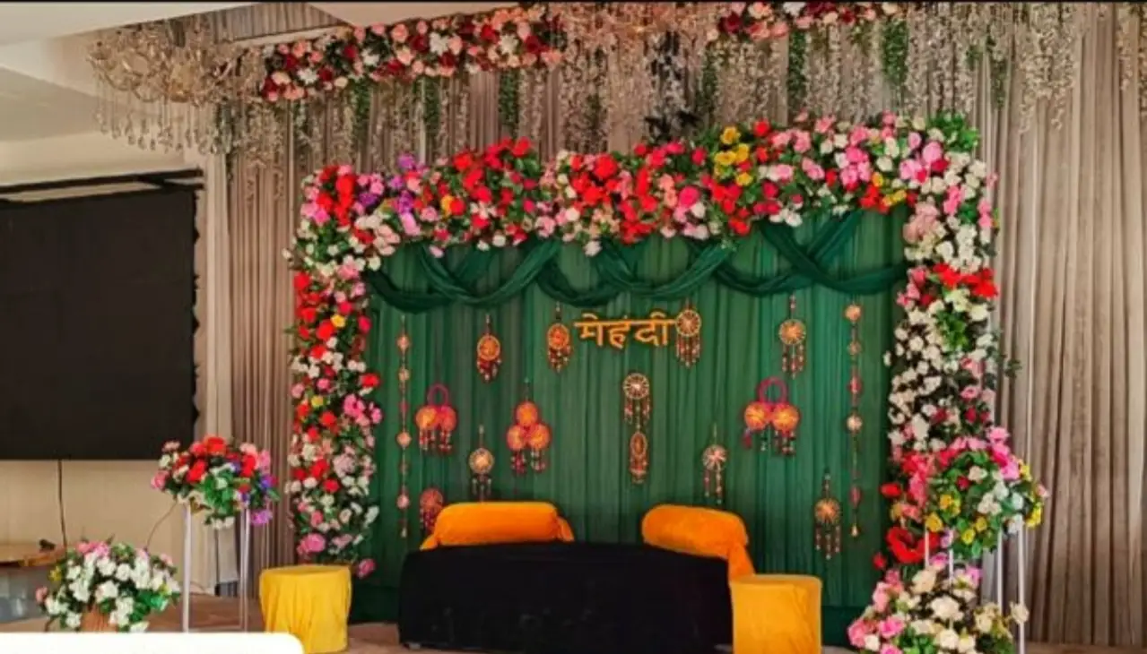 Royal Green Mehndi Floral Setup